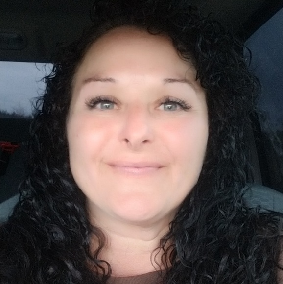 Meet your Posher, Laura - Picture 1 of 1